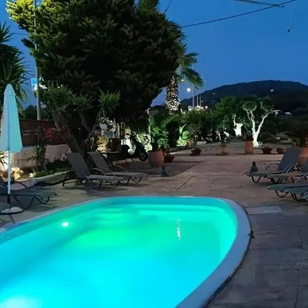 River's Apartmanhotel Paradíszi
